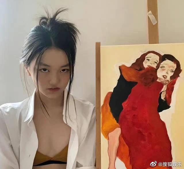 Ngoại hình tuổi 17 của con gái Vương Phi-4