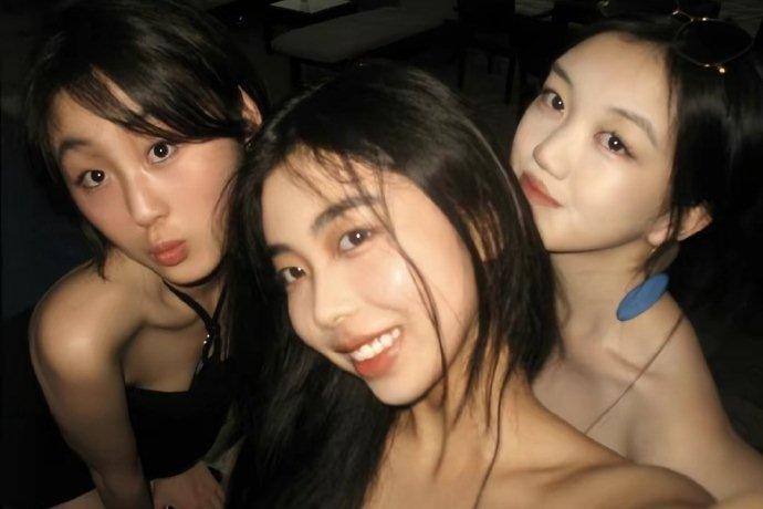 Vương Phi hiếm hoi công khai đăng ảnh Tạ Đình Phong-5