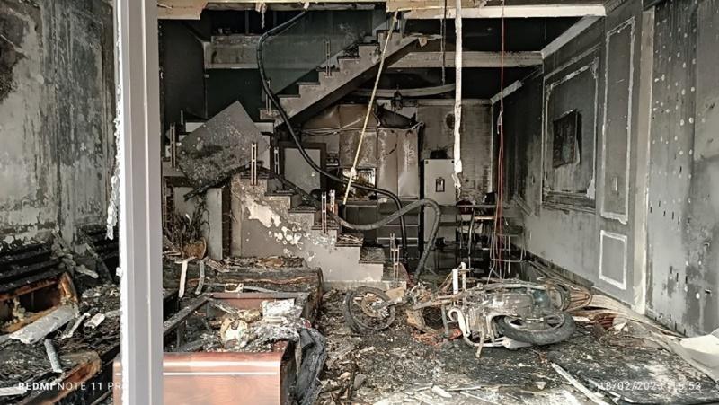 Chân dung kẻ ngáo đáo, nhốt con trong phòng rồi đốt nhà-2