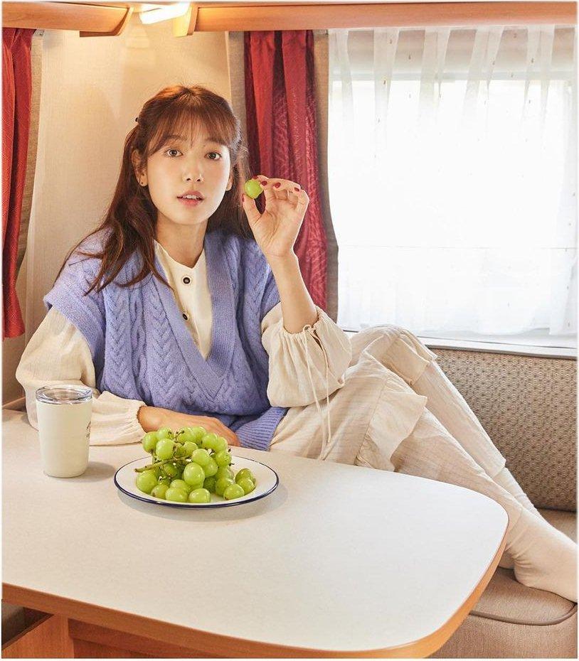 Park Shin Hye tung bộ ảnh sinh nhật, khó tin gái một con-1