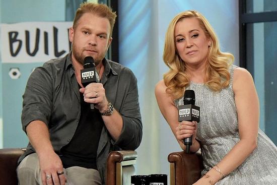 Nhà sản xuất nhạc nổi tiếng tự tử tại nhà riêng