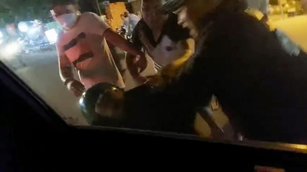 Đánh nhau, đập phá xe nghi do các Youtuber mâu thuẫn trên mạng-1