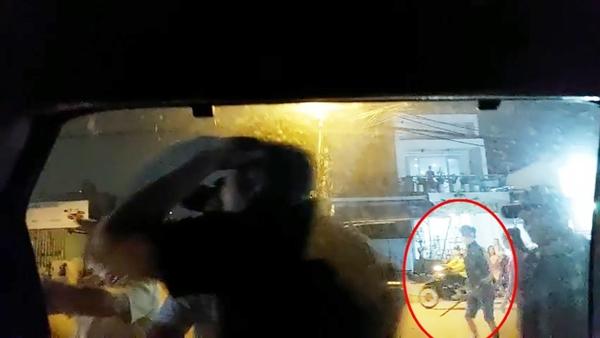 Đánh nhau, đập phá xe nghi do các Youtuber mâu thuẫn trên mạng-3