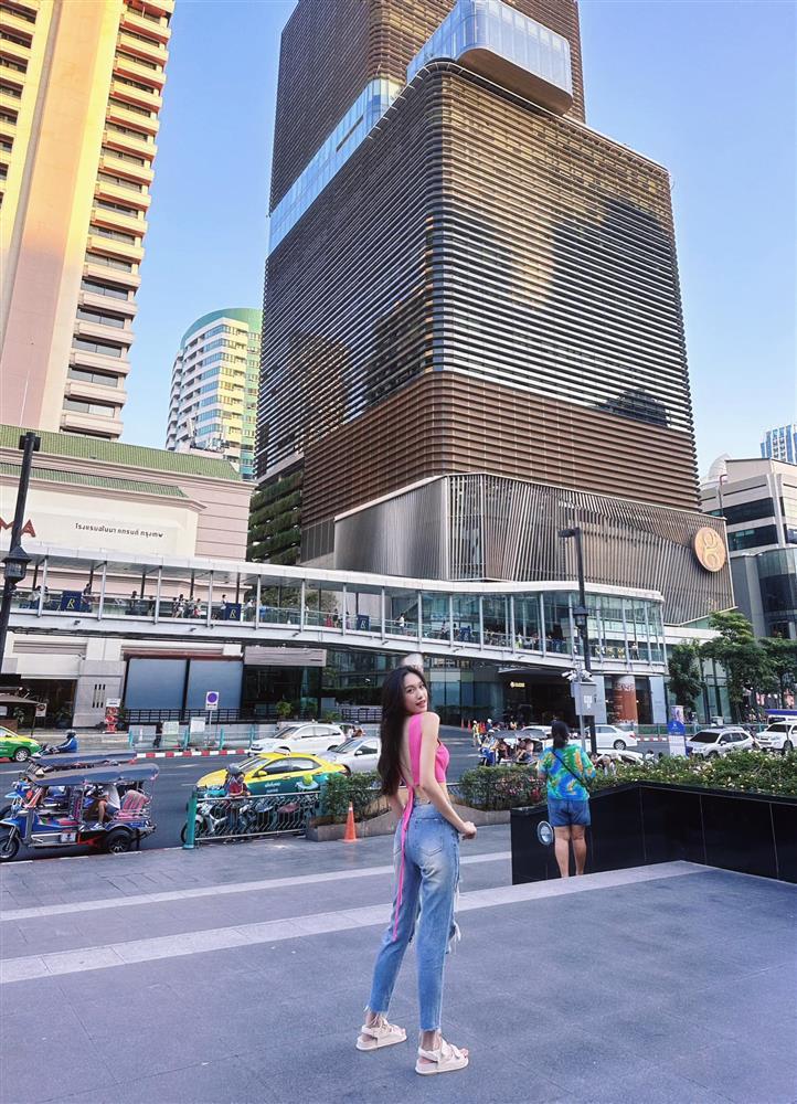 Bồ Văn Hậu khoe lưng trần, thừa nhận sống ảo nên mới đẹp-1