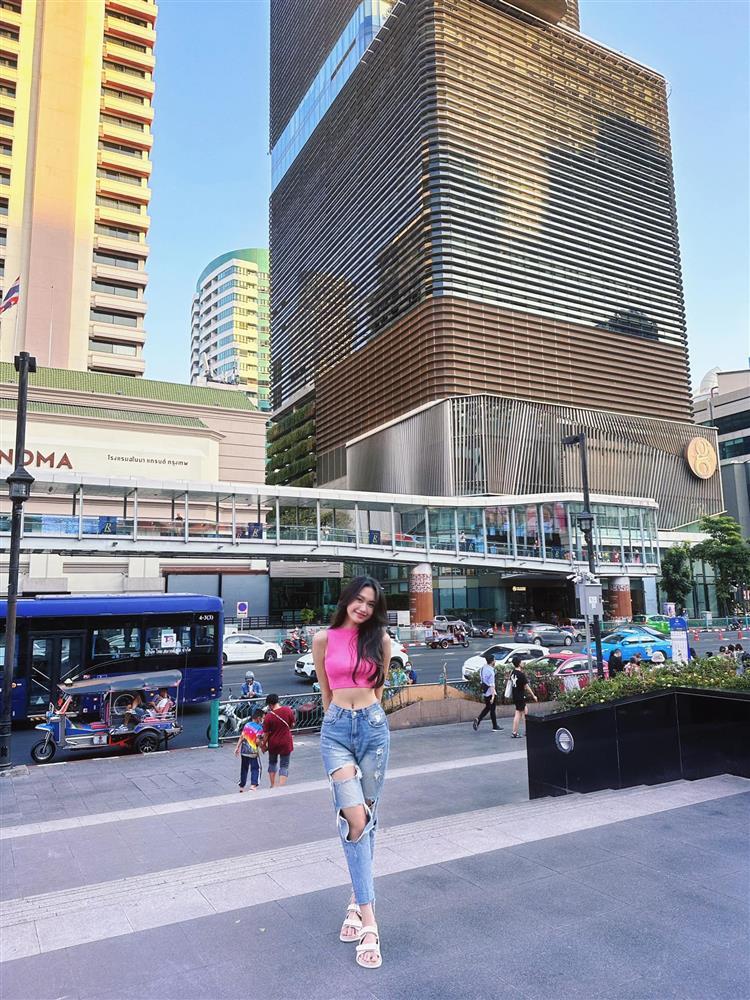 Bồ Văn Hậu khoe lưng trần, thừa nhận sống ảo nên mới đẹp-2