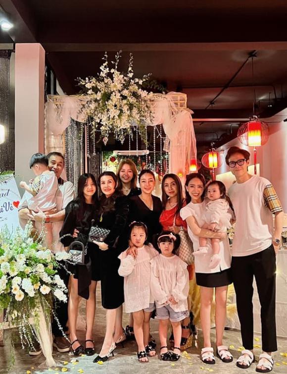 Vợ cả Minh Nhựa lộ diện cực đẹp ở sinh nhật bố chồng cũ-2