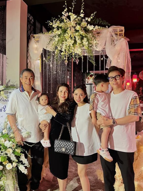 Vợ cả Minh Nhựa lộ diện cực đẹp ở sinh nhật bố chồng cũ-1