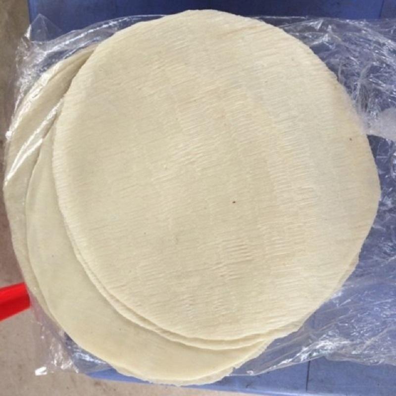 Thưởng thức món vặt tuổi thơ, cô gái bị tưởng nhầm là ăn… giấy-4