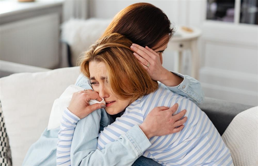 Vợ đi đánh ghen cùng đồng nghiệp, phát hiện chồng ngoại tình-1