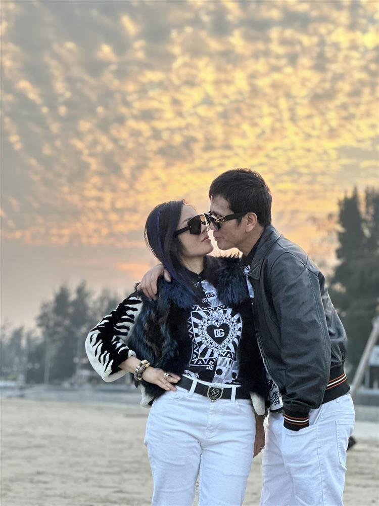 Kiều Thanh khoe loạt ảnh lứa đôi tình bể bình-7