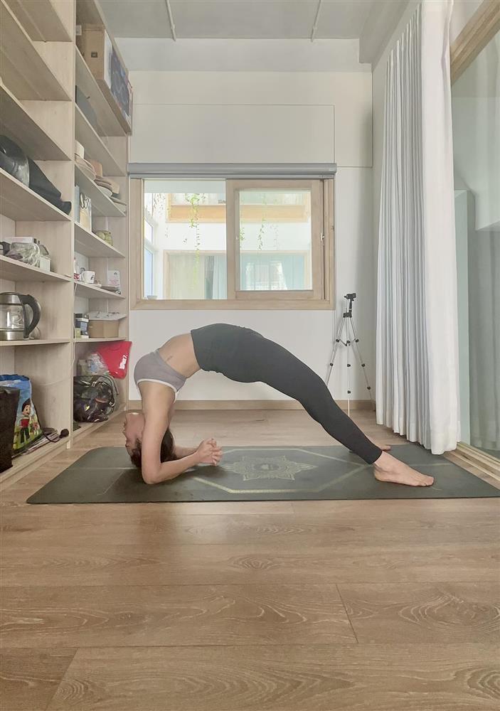 Phương Trinh Jolie bầu 6 tháng tập yoga, nhìn sợ toát mồ hôi-1