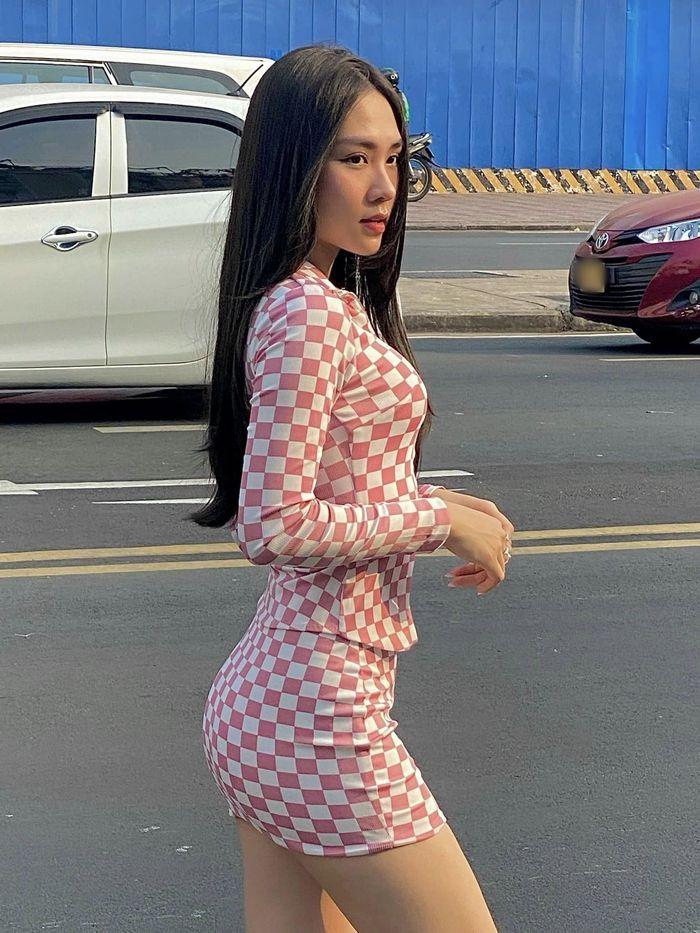 Hoa hậu Thanh Thủy mặc lại đầm gió rét của Lương Thùy Linh-8
