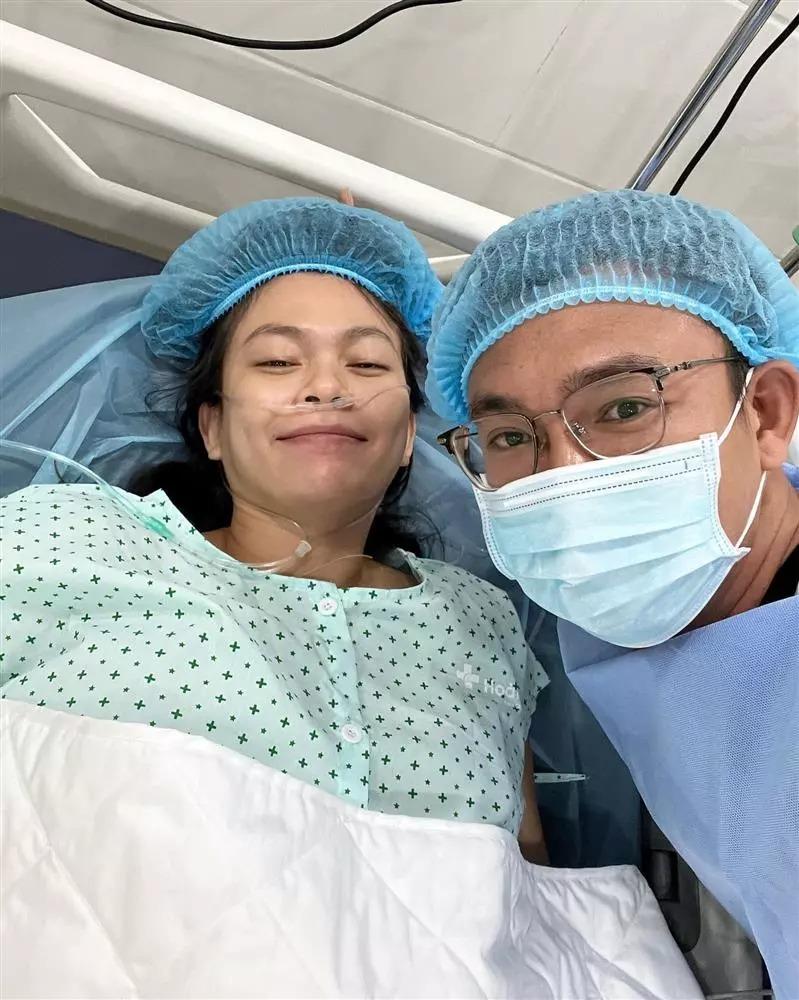 Loạt ảnh cận mặt quý tử sơ sinh của Á hậu Mâu Thủy-4