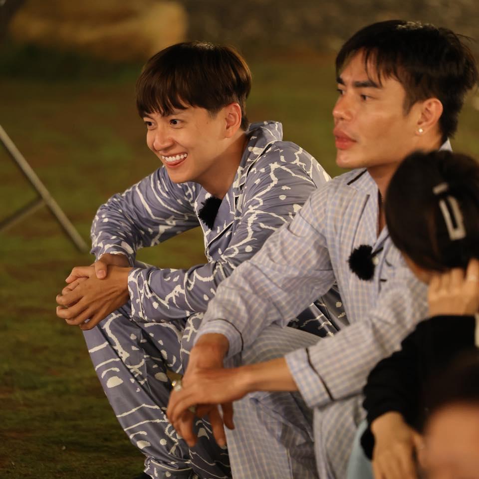 Đứng bên HIEUTHUHAI, Ngô Kiến Huy gây sốt với dung mạo U40-6