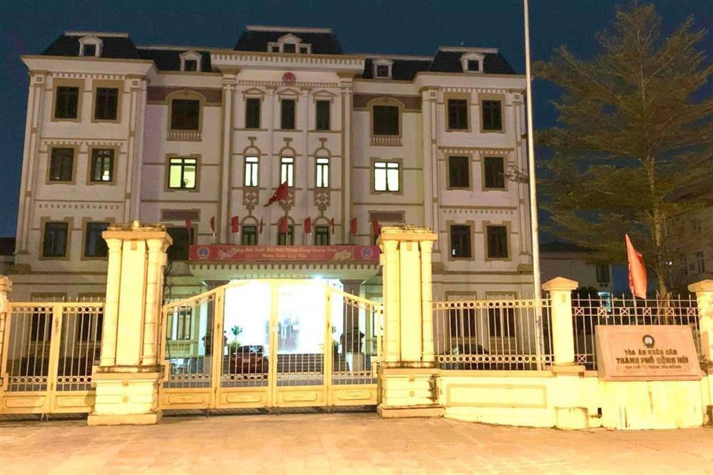 Phó Chánh án tử vong trong tư thế treo cổ tại phòng làm việc-1