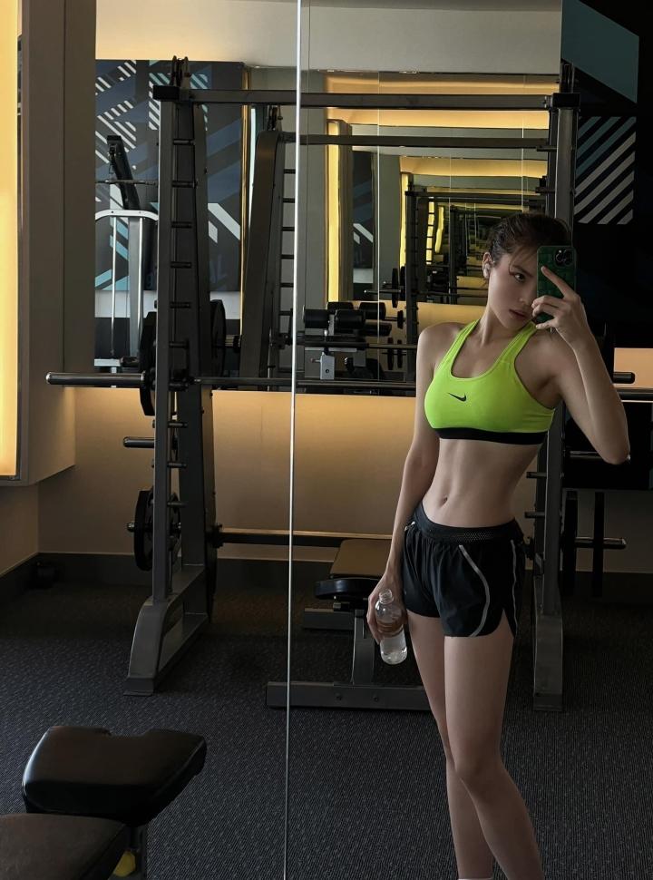 Phong cách ăn mặc ngày càng gợi cảm của Hoa hậu Kỳ Duyên-3