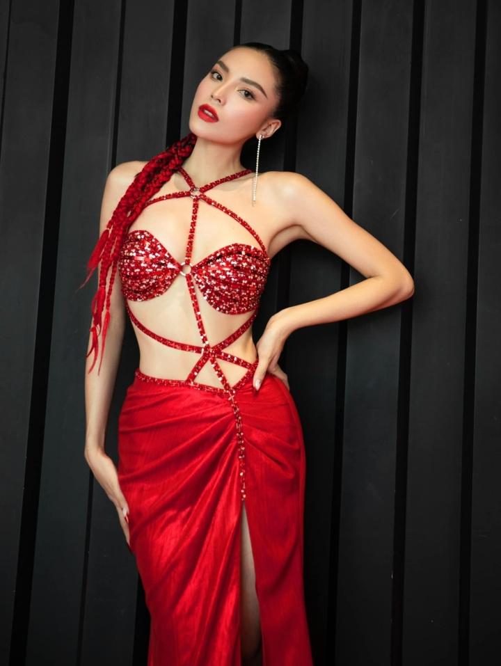 Phong cách ăn mặc ngày càng gợi cảm của Hoa hậu Kỳ Duyên-11