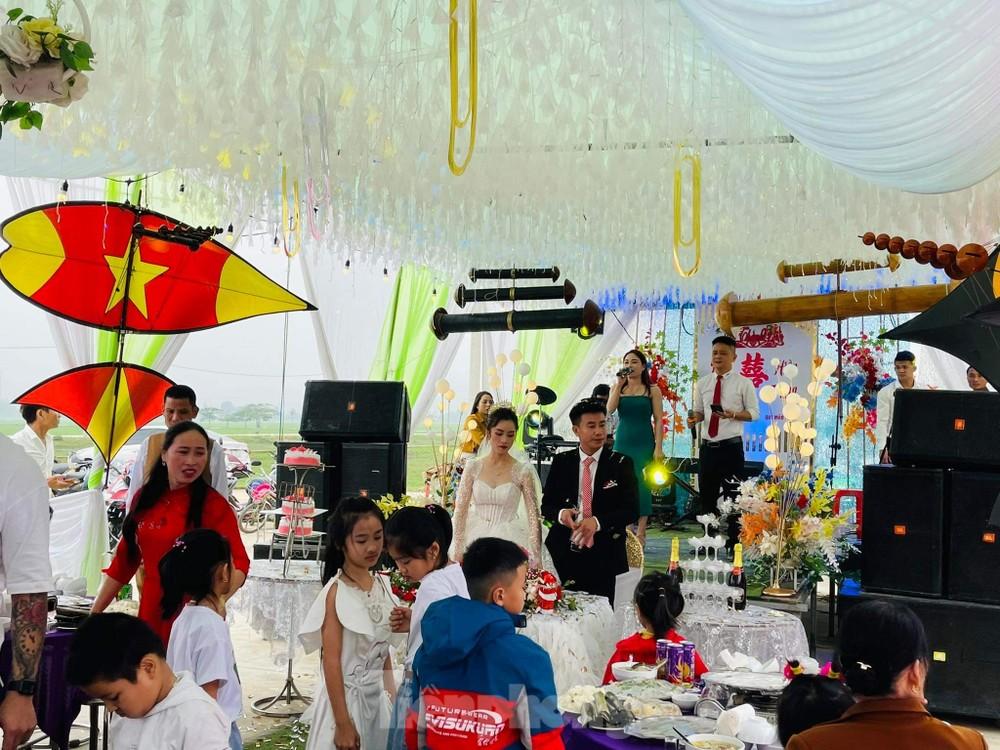 Độc lạ đám cưới ở Nghệ An trang trí những cánh diều khủng-4
