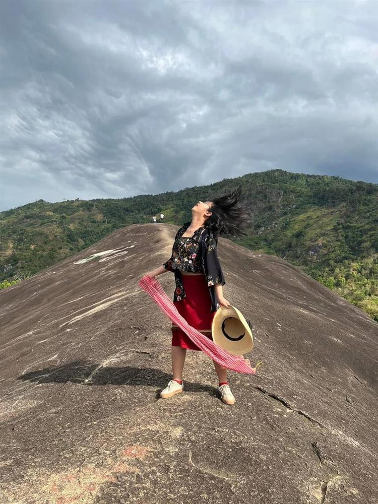 Cô gái khóc thét khi nhờ bạn thân chụp ảnh, điện thoại xịn không cứu nổi-1