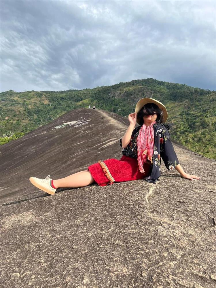 Cô gái khóc thét khi nhờ bạn thân chụp ảnh, điện thoại xịn không cứu nổi-2