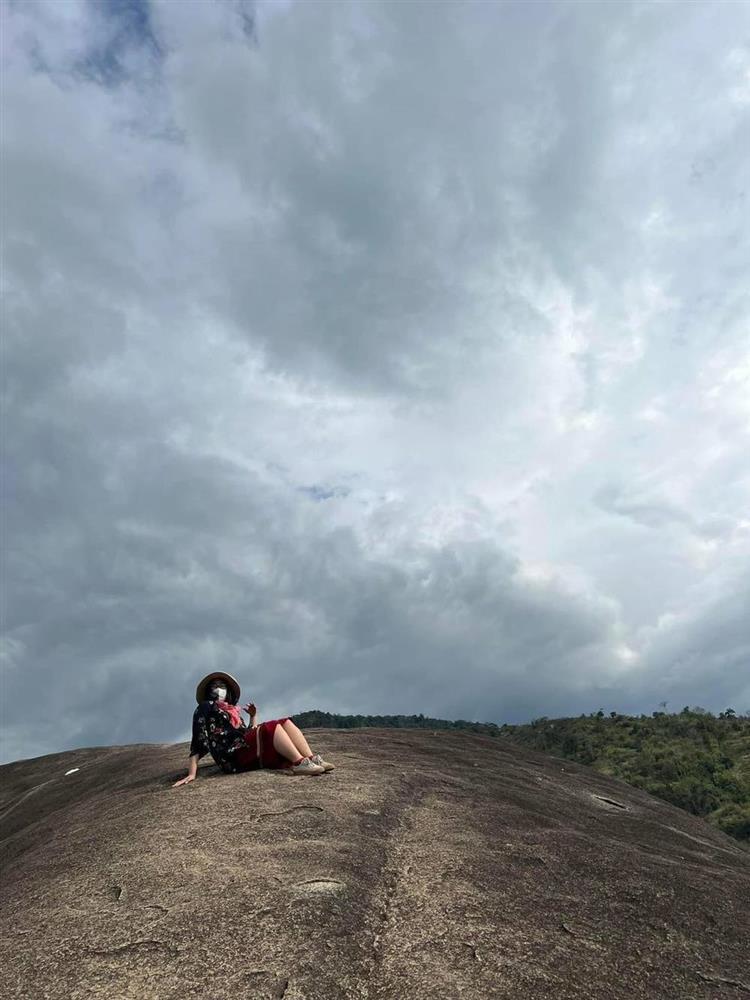 Cô gái khóc thét khi nhờ bạn thân chụp ảnh, điện thoại xịn không cứu nổi-3