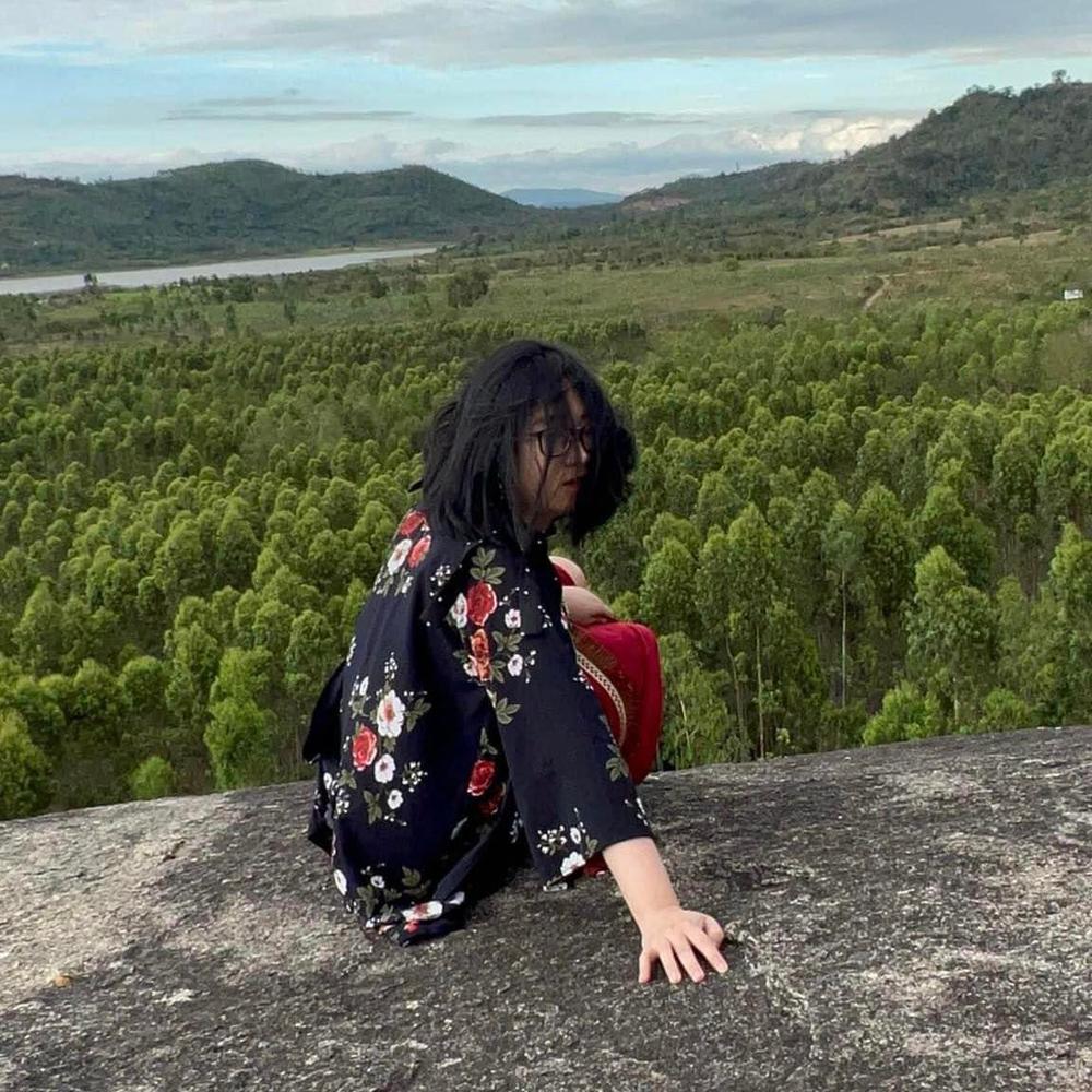 Cô gái khóc thét khi nhờ bạn thân chụp ảnh, điện thoại xịn không cứu nổi-5