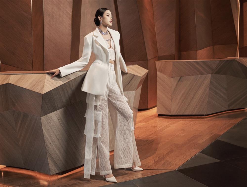 Sự khác biệt khi Đỗ Thị Hà, Lương Thùy Linh đụng hàng 2 nữ tỷ phú-5