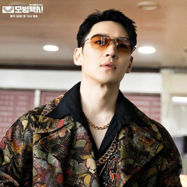 Nam diễn viên mặc áo dài Việt Nam gây chú ý trong Taxi Driver 2 là ai?-3