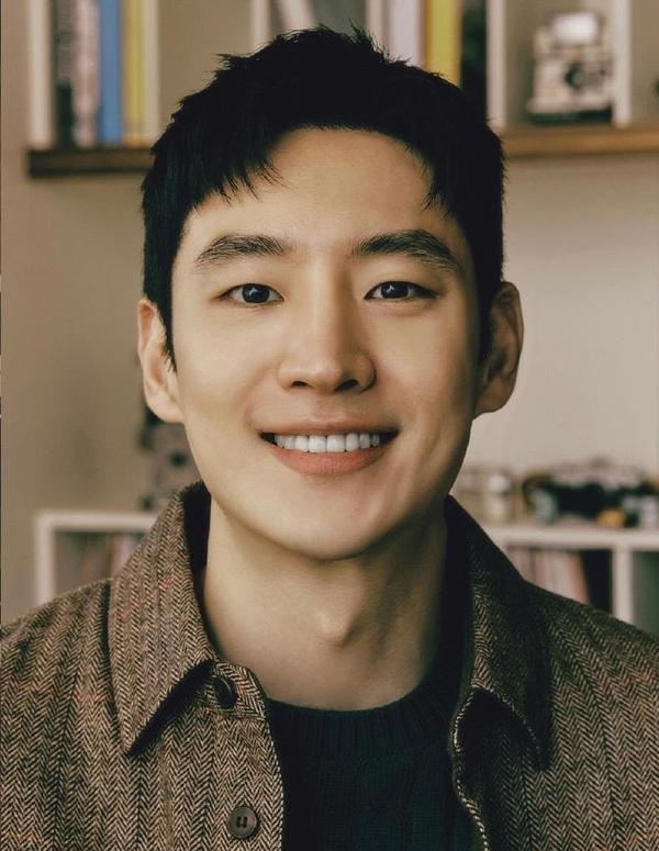 Nam diễn viên mặc áo dài Việt Nam gây chú ý trong Taxi Driver 2 là ai?-7