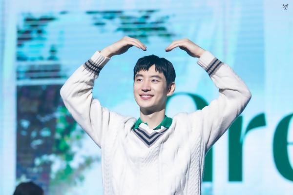 Nam diễn viên mặc áo dài Việt Nam gây chú ý trong Taxi Driver 2 là ai?-9