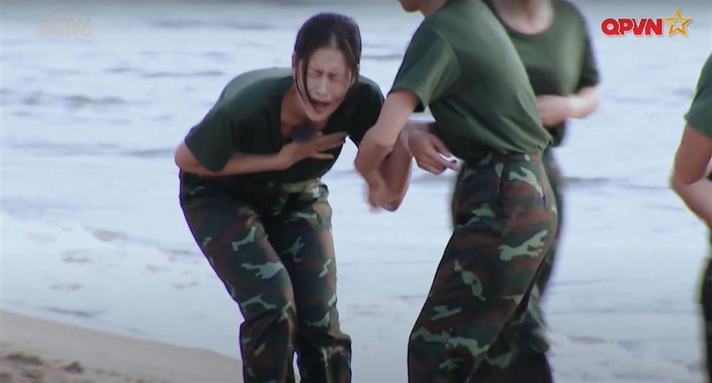 Võ Hoàng Yến bầm dập cơ thể, nhìn mà xót đôi chân bạc tỷ-10