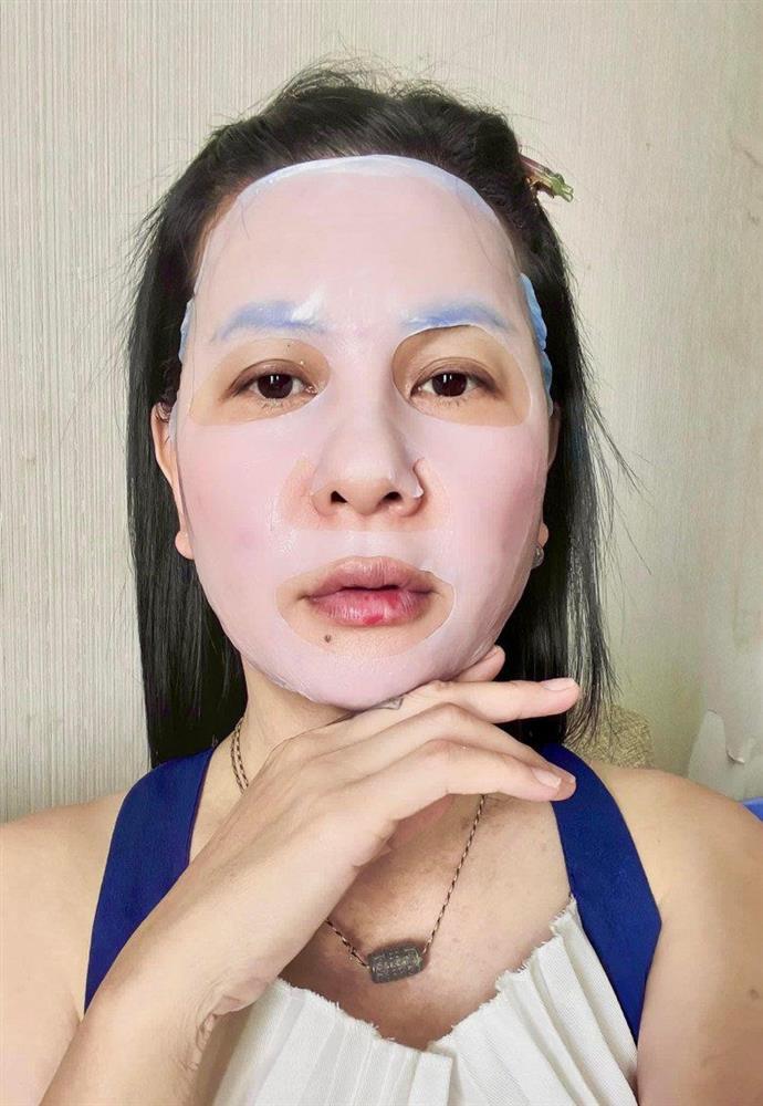 Cát Phượng không ngại khoe mặt mộc đầy khuyết điểm tuổi 52-8