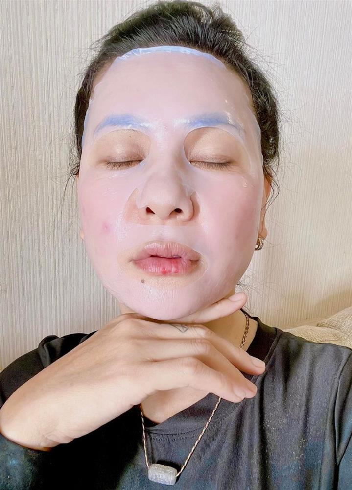 Cát Phượng không ngại khoe mặt mộc đầy khuyết điểm tuổi 52-9