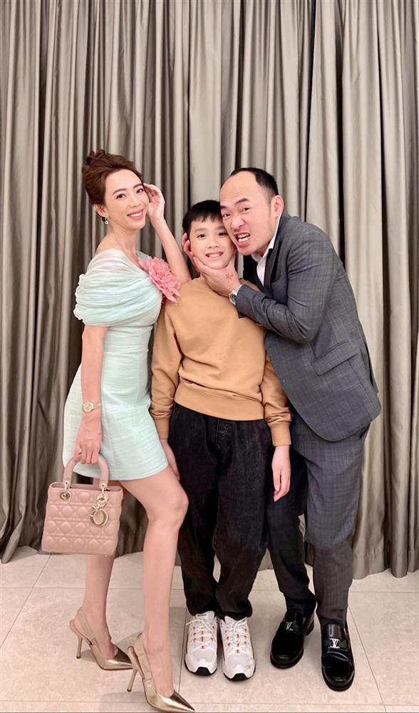 Thu Trang dội nước lạnh khi Tiến Luật trao hoa và ngôn tình-7