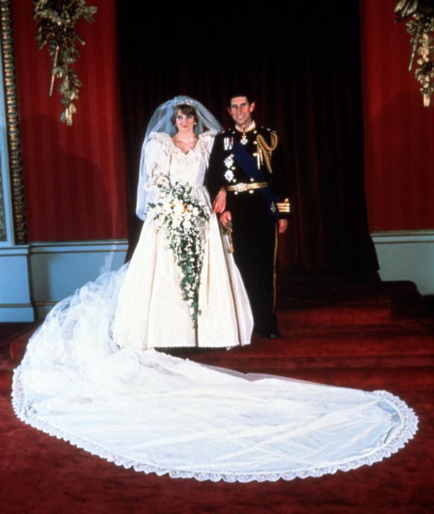 Chiếc váy cưới hoàng gia đắt nhất-6