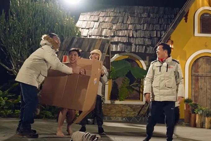 Khán giả tranh cãi việc rapper Hieuthuhai bị lột đồ trong 2 ngày 1 đêm-1