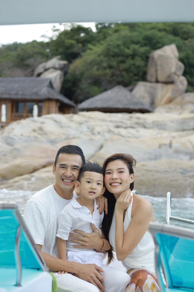 Thúy Diễm lấn cấn việc sinh thêm con, thái độ chồng ra sao?-5