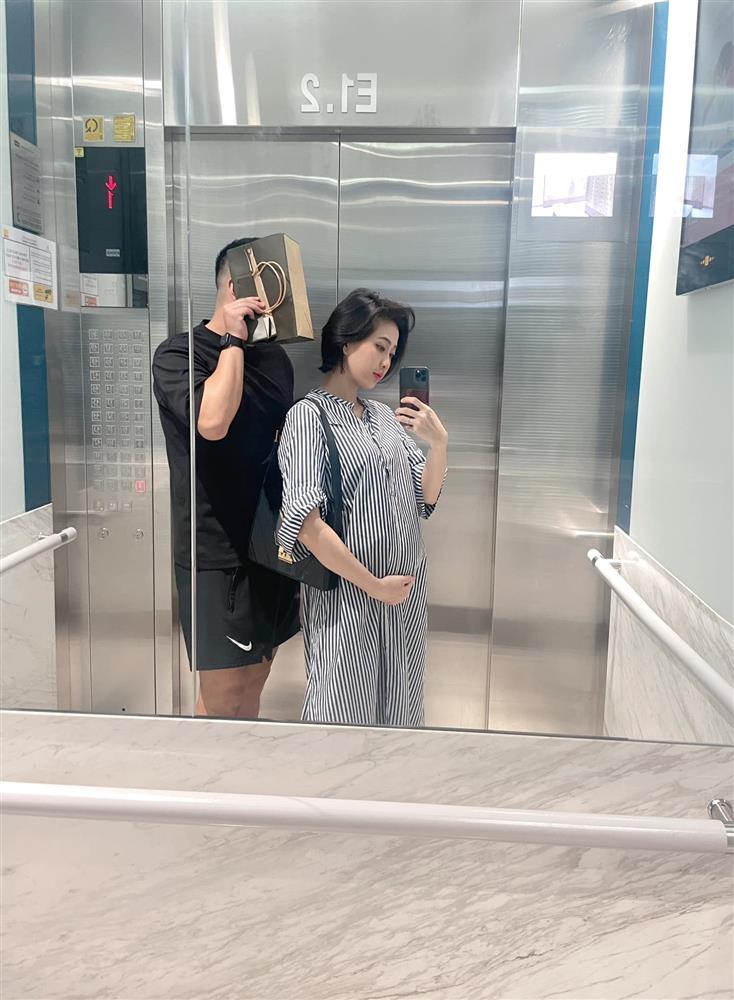 Liêu Hà Trinh khoe bầu 5 tháng, chồng doanh nhân cưng chiều-6