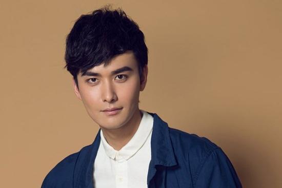 Nam diễn viên Hà Long Long đánh bạn gái