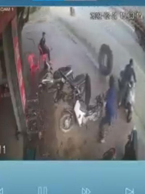 Tai nạn hy hữu: Xe container văng lốp khiến người đi xe máy tử vong-1