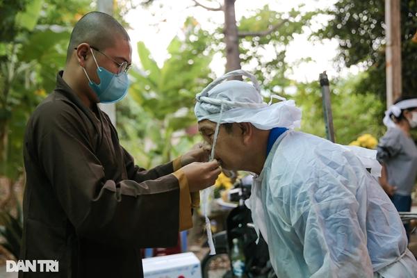 Những nghệ sĩ U80 bịn rịn tiễn đưa nữ diễn viên Bỗng Dưng Muốn Khóc-4