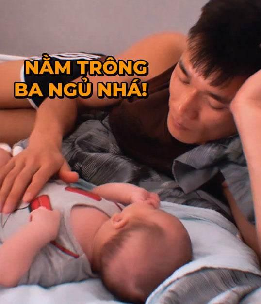 Bùi Tiến Dũng phụ vợ chăm con, quý tử lai Tây ngày càng bụ bẫm-4
