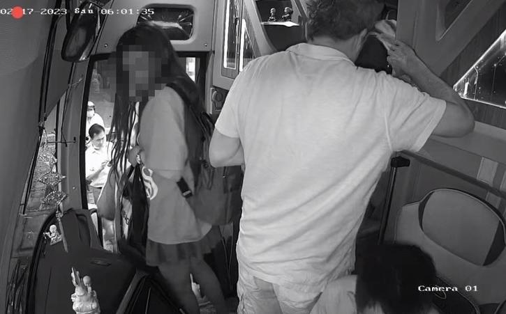 Nhà xe lên tiếng khi cô gái đòi đi vệ sinh trên cao tốc nói Tài xế bị đánh là đúng-1