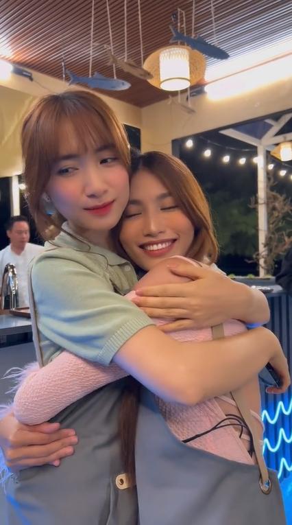 Hòa Minzy sơ hở là đọ chiều cao với các hoa hậu, á hậu-1