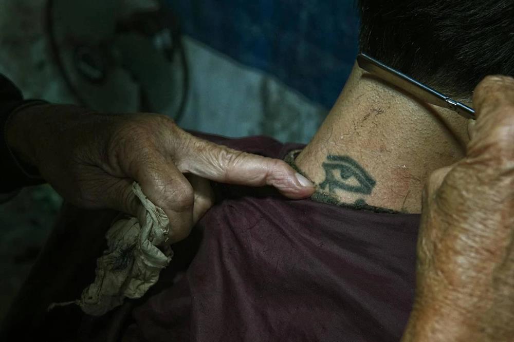 Fan bật ngửa vì Đen Vâu xăm hình liên quan đến Sơn Tùng M-TP-2