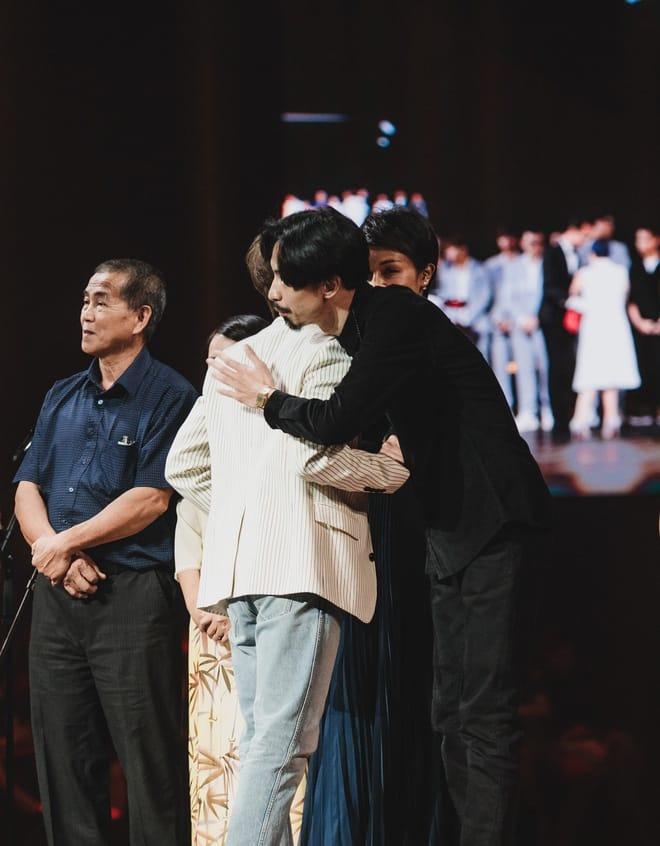 Fan bật ngửa vì Đen Vâu xăm hình liên quan đến Sơn Tùng M-TP-4