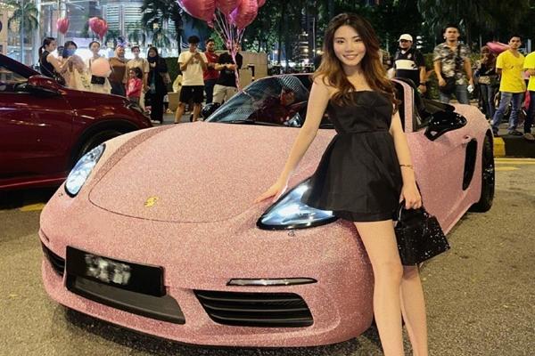 Bạn gái thích xe Mercedes, chàng trai chơi trội mua hẳn Porsche cầu hôn-3