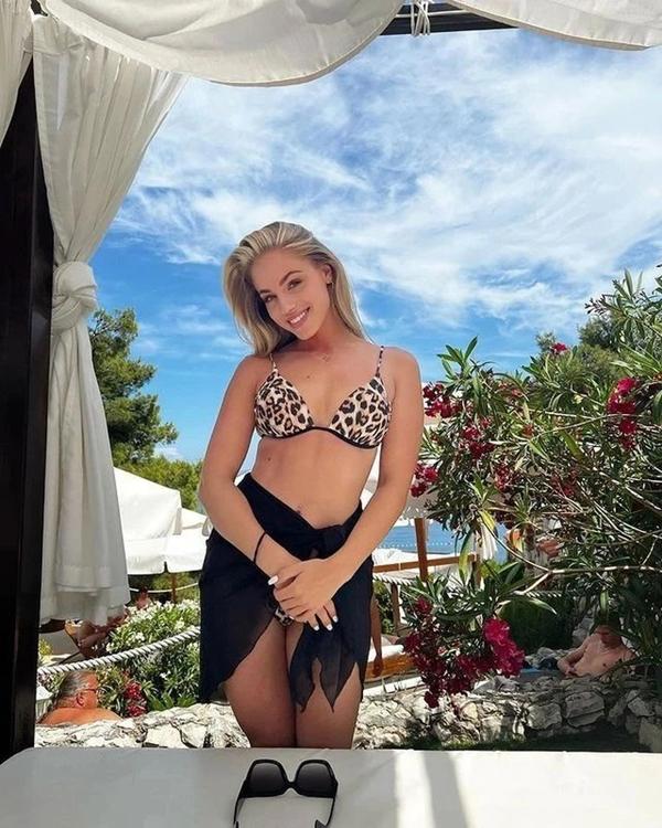 Cầu thủ nữ đẹp nhất thế giới mê mẩn C.Ronaldo-9