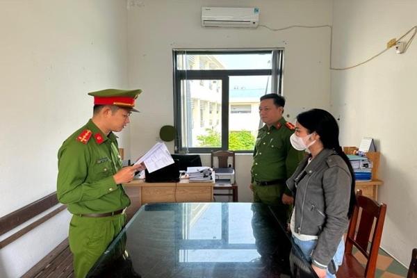 Tiêu hơn 300 triệu nhận từ tài khoản lạ, người phụ nữ bị khởi tố-1