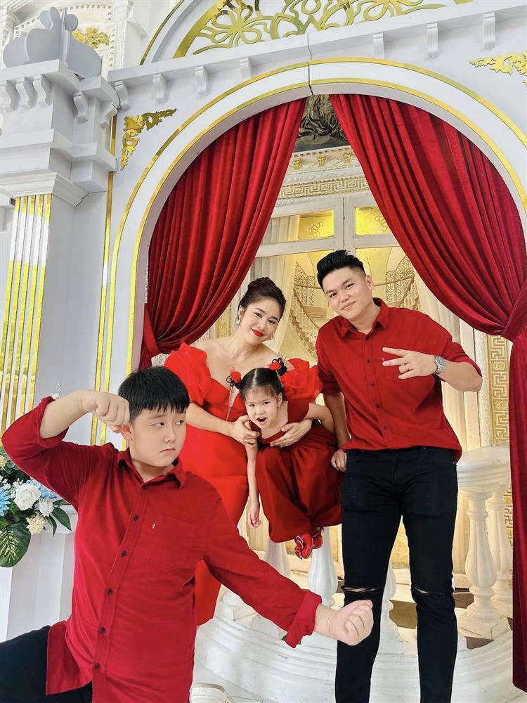 Lê Phương gây tranh cãi vì mặc sexy lấn át cả cô dâu-5